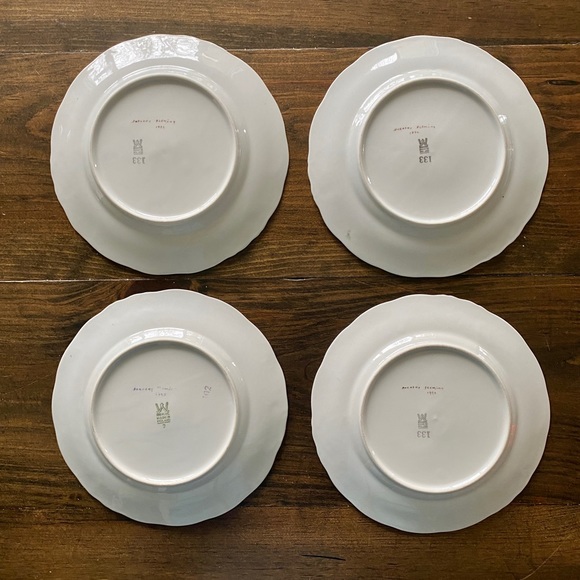 Set of 4 hand painted floral plates Wawel Poland artist signed - Picture 7 of 11